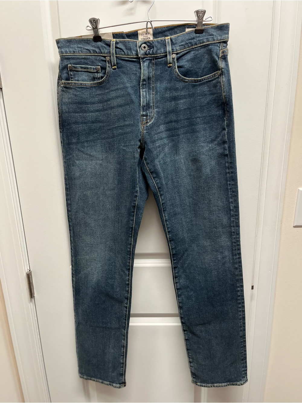 Flint and Tinder Straight Fit Denim Jeans 32x32 Medium Wash USA Made NWT